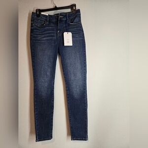 Eunina skinny jeans in size 7. These mid-rise Dark wash